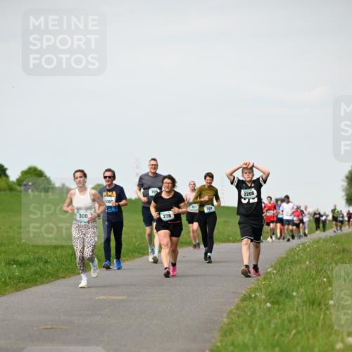 10.05.2026 - 8. Wedeler Halbmarathon Dr. Thomas Lammeyer http://msf.ph/oto/9695973 10.05.2026 11:22:43 Laufen 300, 206, 709, 278, 807, 701, 2208 meine-sportfotos.de