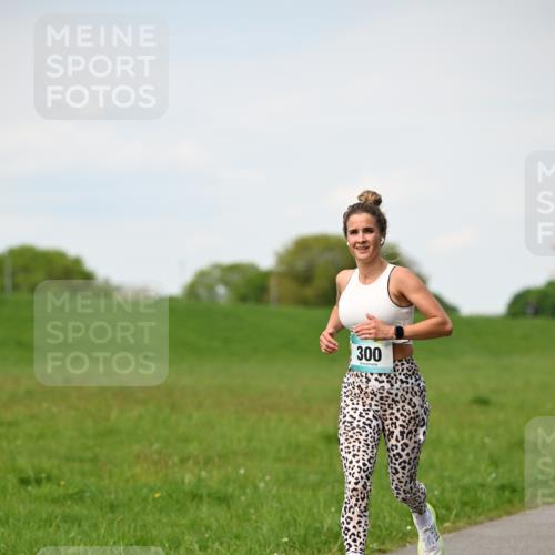 10.05.2026 - 8. Wedeler Halbmarathon Dr. Thomas Lammeyer http://msf.ph/oto/9695976 10.05.2026 11:22:47 Laufen 300 meine-sportfotos.de