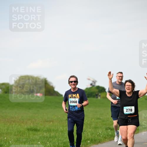 10.05.2026 - 8. Wedeler Halbmarathon Dr. Thomas Lammeyer http://msf.ph/oto/9695989 10.05.2026 11:22:49 Laufen 2060, 278 meine-sportfotos.de