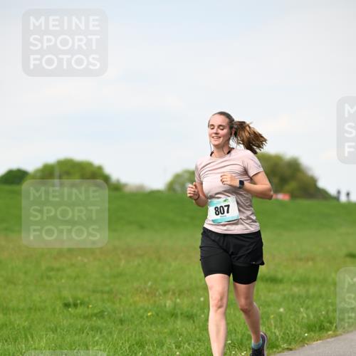 10.05.2026 - 8. Wedeler Halbmarathon Dr. Thomas Lammeyer http://msf.ph/oto/9696031 10.05.2026 11:22:59 Laufen 807 meine-sportfotos.de