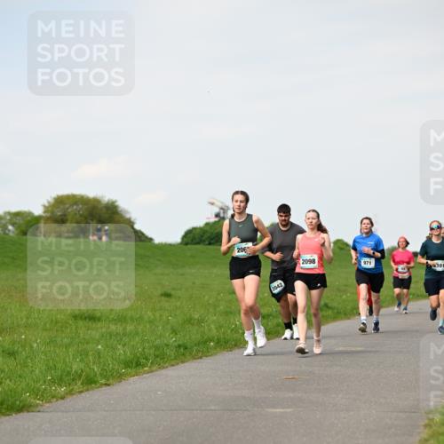 10.05.2026 - 8. Wedeler Halbmarathon Dr. Thomas Lammeyer http://msf.ph/oto/9696059 10.05.2026 11:23:05 Laufen 206, 2042, 2098, 971, 101 meine-sportfotos.de