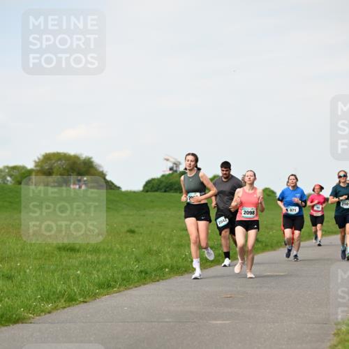 10.05.2026 - 8. Wedeler Halbmarathon Dr. Thomas Lammeyer http://msf.ph/oto/9696060 10.05.2026 11:23:05 Laufen 2042, 2098, 971, 2101 meine-sportfotos.de