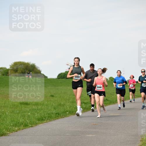 10.05.2026 - 8. Wedeler Halbmarathon Dr. Thomas Lammeyer http://msf.ph/oto/9696061 10.05.2026 11:23:05 Laufen 2065, 2047, 2098, 2101 meine-sportfotos.de