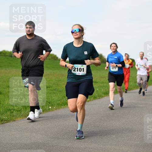 10.05.2026 - 8. Wedeler Halbmarathon Dr. Thomas Lammeyer http://msf.ph/oto/9696086 10.05.2026 11:23:11 Laufen 2042, 2101, 971 meine-sportfotos.de