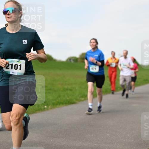 10.05.2026 - 8. Wedeler Halbmarathon Dr. Thomas Lammeyer http://msf.ph/oto/9696090 10.05.2026 11:23:12 Laufen 2042, 2101 meine-sportfotos.de