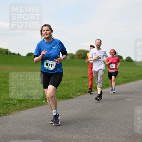 10.05.2026 - 8. Wedeler Halbmarathon Dr. Thomas Lammeyer http://msf.ph/oto/9696098 10.05.2026 11:23:13 Laufen 971 meine-sportfotos.de