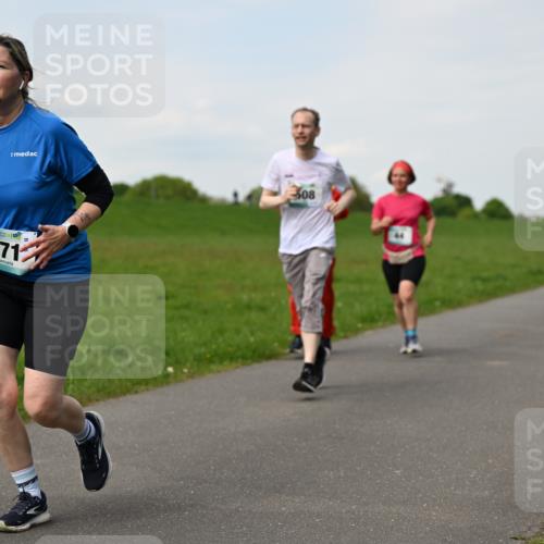10.05.2026 - 8. Wedeler Halbmarathon Dr. Thomas Lammeyer http://msf.ph/oto/9696101 10.05.2026 11:23:14 Laufen 971 meine-sportfotos.de