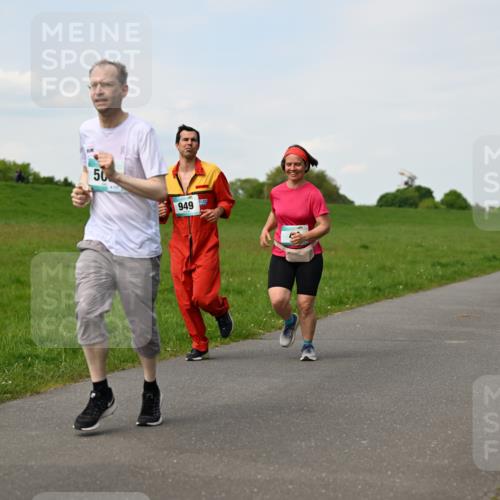 10.05.2026 - 8. Wedeler Halbmarathon Dr. Thomas Lammeyer http://msf.ph/oto/9696109 10.05.2026 11:23:15 Laufen 949 meine-sportfotos.de