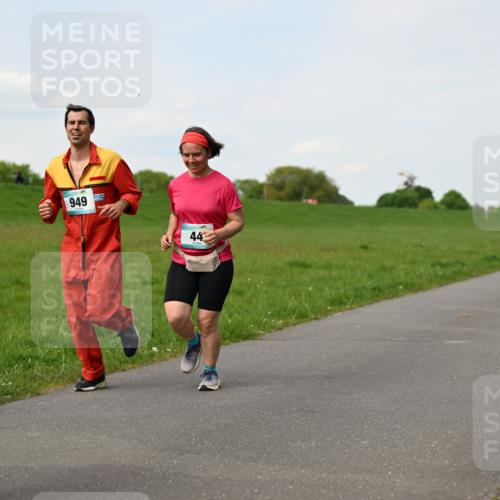 10.05.2026 - 8. Wedeler Halbmarathon Dr. Thomas Lammeyer http://msf.ph/oto/9696112 10.05.2026 11:23:15 Laufen 949 meine-sportfotos.de