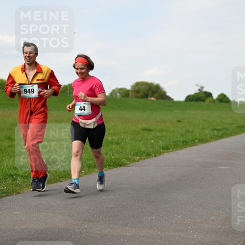 10.05.2026 - 8. Wedeler Halbmarathon Dr. Thomas Lammeyer http://msf.ph/oto/9696113 10.05.2026 11:23:15 Laufen 949 meine-sportfotos.de