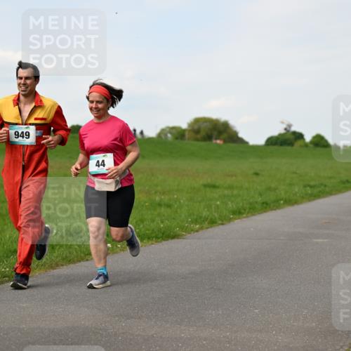 10.05.2026 - 8. Wedeler Halbmarathon Dr. Thomas Lammeyer http://msf.ph/oto/9696114 10.05.2026 11:23:16 Laufen 949 meine-sportfotos.de