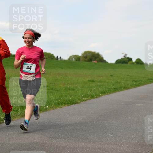 10.05.2026 - 8. Wedeler Halbmarathon Dr. Thomas Lammeyer http://msf.ph/oto/9696116 10.05.2026 11:23:16 Laufen 949 meine-sportfotos.de