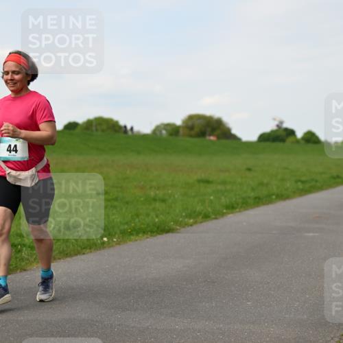 10.05.2026 - 8. Wedeler Halbmarathon Dr. Thomas Lammeyer http://msf.ph/oto/9696117 10.05.2026 11:23:16 Laufen  meine-sportfotos.de