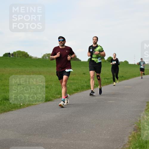10.05.2026 - 8. Wedeler Halbmarathon Dr. Thomas Lammeyer http://msf.ph/oto/9696121 10.05.2026 11:23:21 Laufen  meine-sportfotos.de