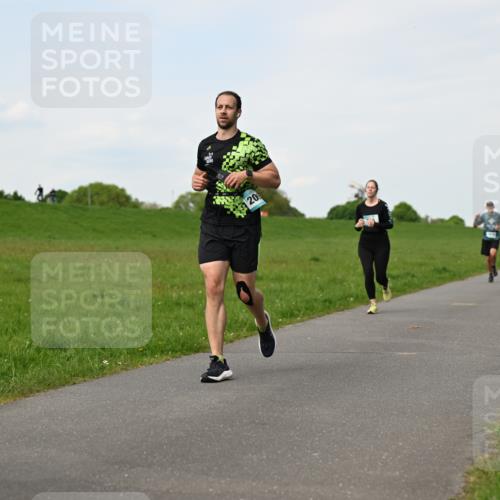 10.05.2026 - 8. Wedeler Halbmarathon Dr. Thomas Lammeyer http://msf.ph/oto/9696129 10.05.2026 11:23:22 Laufen  meine-sportfotos.de