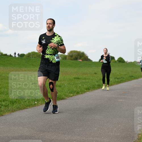 10.05.2026 - 8. Wedeler Halbmarathon Dr. Thomas Lammeyer http://msf.ph/oto/9696133 10.05.2026 11:23:23 Laufen  meine-sportfotos.de