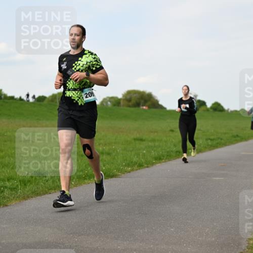 10.05.2026 - 8. Wedeler Halbmarathon Dr. Thomas Lammeyer http://msf.ph/oto/9696134 10.05.2026 11:23:23 Laufen 209 meine-sportfotos.de