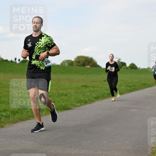 10.05.2026 - 8. Wedeler Halbmarathon Dr. Thomas Lammeyer http://msf.ph/oto/9696135 10.05.2026 11:23:23 Laufen  meine-sportfotos.de