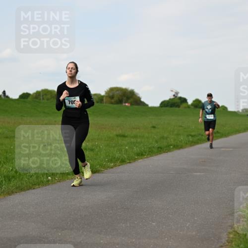 10.05.2026 - 8. Wedeler Halbmarathon Dr. Thomas Lammeyer http://msf.ph/oto/9696141 10.05.2026 11:23:25 Laufen 705, 1010 meine-sportfotos.de