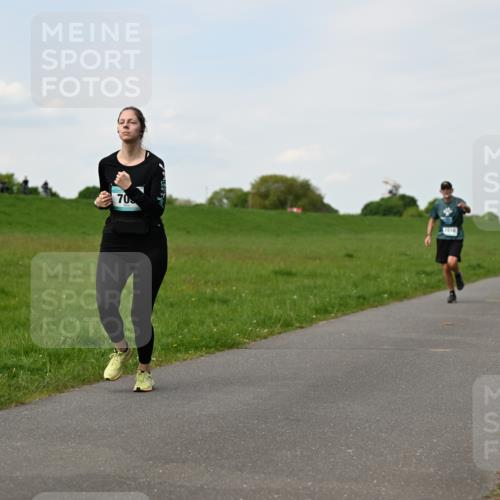 10.05.2026 - 8. Wedeler Halbmarathon Dr. Thomas Lammeyer http://msf.ph/oto/9696144 10.05.2026 11:23:26 Laufen 1010 meine-sportfotos.de