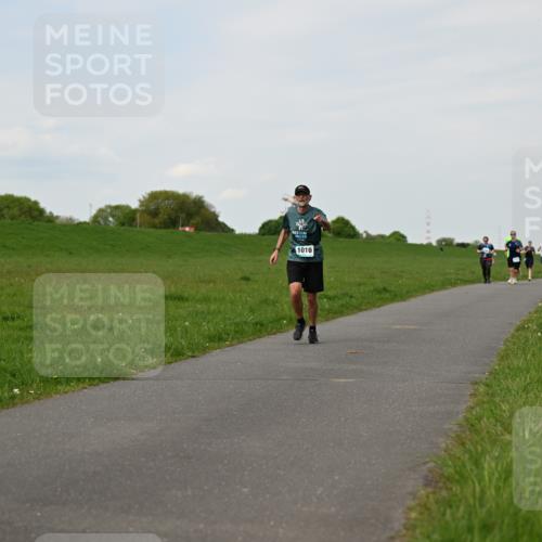 10.05.2026 - 8. Wedeler Halbmarathon Dr. Thomas Lammeyer http://msf.ph/oto/9696147 10.05.2026 11:23:27 Laufen 1010 meine-sportfotos.de