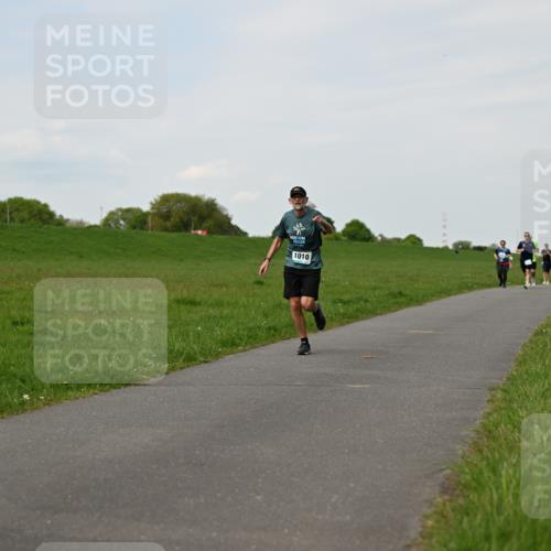 10.05.2026 - 8. Wedeler Halbmarathon Dr. Thomas Lammeyer http://msf.ph/oto/9696149 10.05.2026 11:23:27 Laufen 1010 meine-sportfotos.de