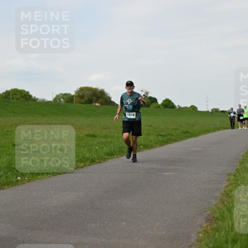 10.05.2026 - 8. Wedeler Halbmarathon Dr. Thomas Lammeyer http://msf.ph/oto/9696152 10.05.2026 11:23:27 Laufen 1010 meine-sportfotos.de