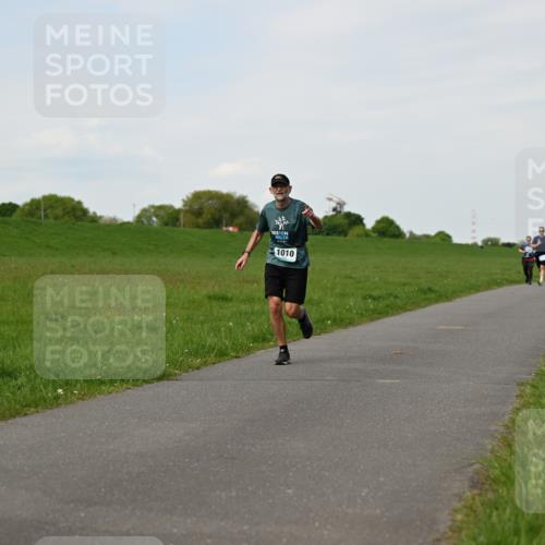10.05.2026 - 8. Wedeler Halbmarathon Dr. Thomas Lammeyer http://msf.ph/oto/9696154 10.05.2026 11:23:28 Laufen 1010 meine-sportfotos.de