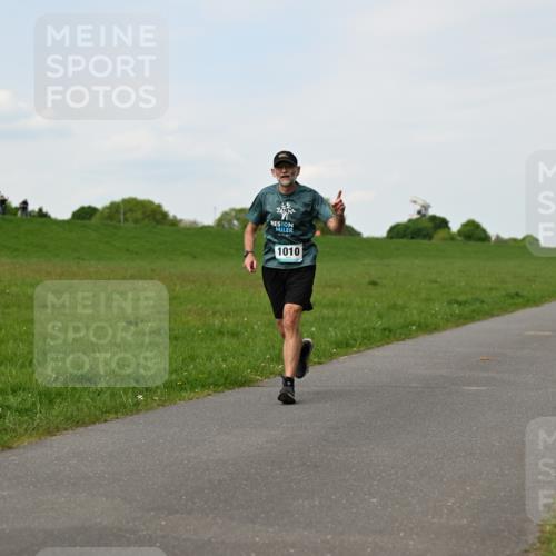 10.05.2026 - 8. Wedeler Halbmarathon Dr. Thomas Lammeyer http://msf.ph/oto/9696161 10.05.2026 11:23:29 Laufen 1010 meine-sportfotos.de