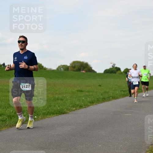 10.05.2026 - 8. Wedeler Halbmarathon Dr. Thomas Lammeyer http://msf.ph/oto/9696176 10.05.2026 11:23:40 Laufen 2127 meine-sportfotos.de