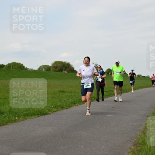 10.05.2026 - 8. Wedeler Halbmarathon Dr. Thomas Lammeyer http://msf.ph/oto/9696183 10.05.2026 11:23:42 Laufen 244, 006 meine-sportfotos.de
