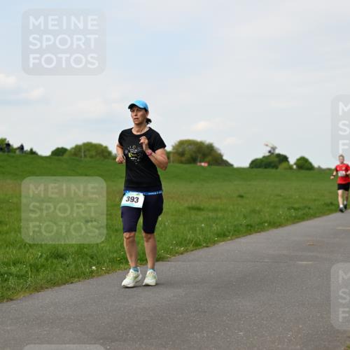 10.05.2026 - 8. Wedeler Halbmarathon Dr. Thomas Lammeyer http://msf.ph/oto/9696233 10.05.2026 11:23:52 Laufen 393 meine-sportfotos.de