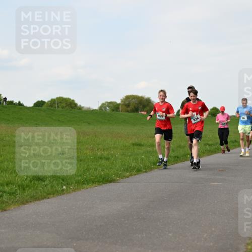 10.05.2026 - 8. Wedeler Halbmarathon Dr. Thomas Lammeyer http://msf.ph/oto/9696238 10.05.2026 11:23:57 Laufen 928, 936 meine-sportfotos.de