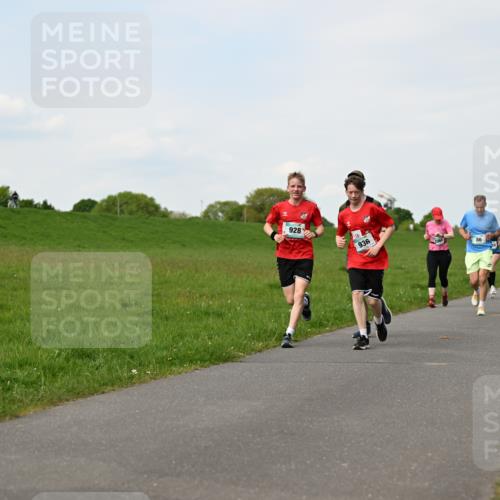 10.05.2026 - 8. Wedeler Halbmarathon Dr. Thomas Lammeyer http://msf.ph/oto/9696242 10.05.2026 11:23:57 Laufen 928, 936 meine-sportfotos.de