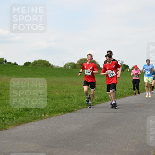 10.05.2026 - 8. Wedeler Halbmarathon Dr. Thomas Lammeyer http://msf.ph/oto/9696243 10.05.2026 11:23:58 Laufen 928, 936 meine-sportfotos.de