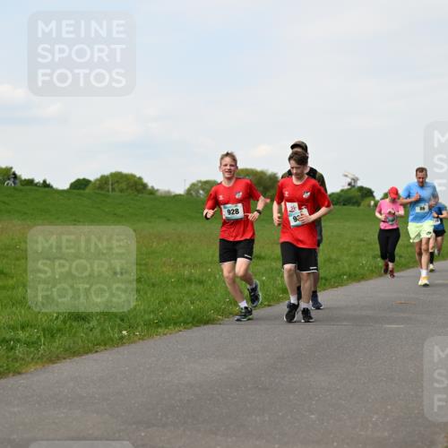 10.05.2026 - 8. Wedeler Halbmarathon Dr. Thomas Lammeyer http://msf.ph/oto/9696245 10.05.2026 11:23:58 Laufen 928 meine-sportfotos.de