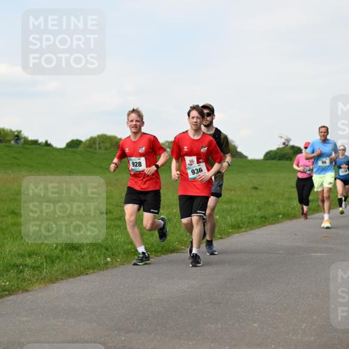 10.05.2026 - 8. Wedeler Halbmarathon Dr. Thomas Lammeyer http://msf.ph/oto/9696250 10.05.2026 11:23:59 Laufen 928, 936, 2239 meine-sportfotos.de