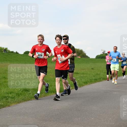 10.05.2026 - 8. Wedeler Halbmarathon Dr. Thomas Lammeyer http://msf.ph/oto/9696252 10.05.2026 11:23:59 Laufen 328, 2239 meine-sportfotos.de