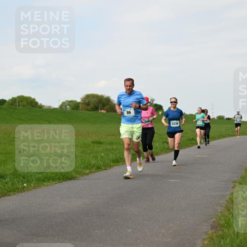 10.05.2026 - 8. Wedeler Halbmarathon Dr. Thomas Lammeyer http://msf.ph/oto/9696258 10.05.2026 11:24:00 Laufen 2239, 1223 meine-sportfotos.de