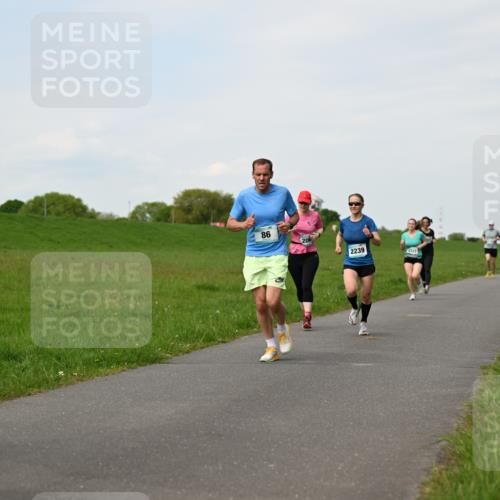 10.05.2026 - 8. Wedeler Halbmarathon Dr. Thomas Lammeyer http://msf.ph/oto/9696259 10.05.2026 11:24:01 Laufen 206, 2239, 2223 meine-sportfotos.de