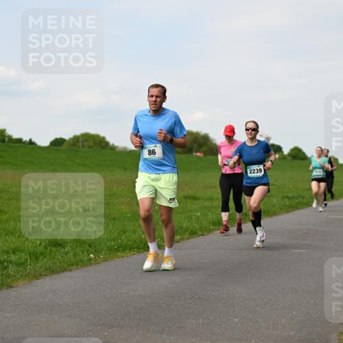 10.05.2026 - 8. Wedeler Halbmarathon Dr. Thomas Lammeyer http://msf.ph/oto/9696267 10.05.2026 11:24:02 Laufen 2239 meine-sportfotos.de