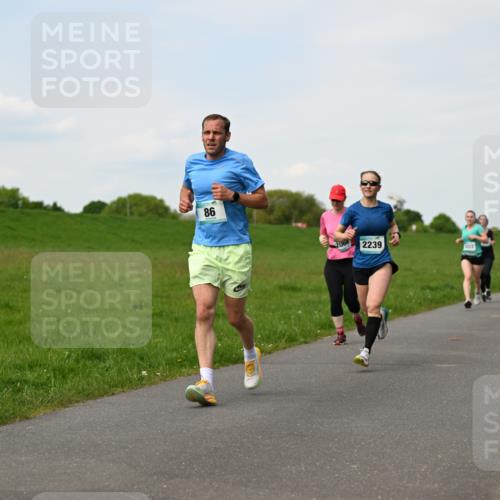 10.05.2026 - 8. Wedeler Halbmarathon Dr. Thomas Lammeyer http://msf.ph/oto/9696268 10.05.2026 11:24:02 Laufen 206, 2239 meine-sportfotos.de