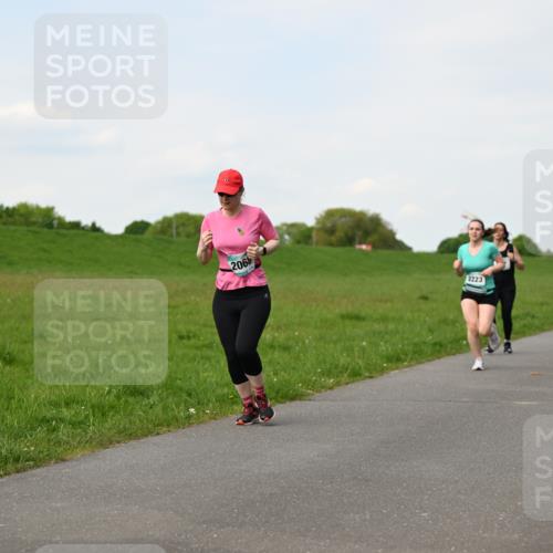 10.05.2026 - 8. Wedeler Halbmarathon Dr. Thomas Lammeyer http://msf.ph/oto/9696279 10.05.2026 11:24:04 Laufen 2239, 2068, 2223 meine-sportfotos.de