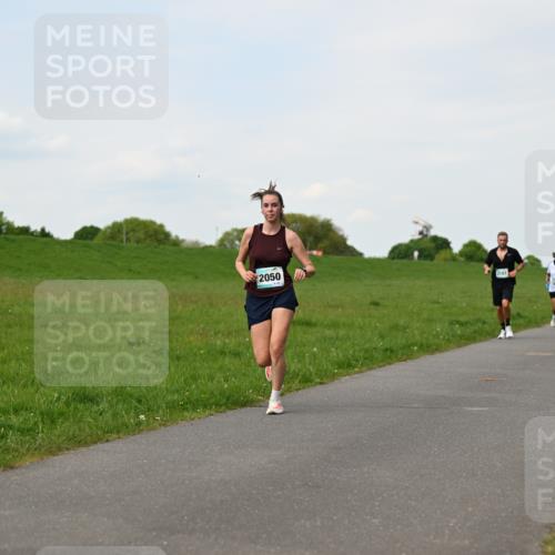 10.05.2026 - 8. Wedeler Halbmarathon Dr. Thomas Lammeyer http://msf.ph/oto/9696321 10.05.2026 11:24:16 Laufen 2050, 2107 meine-sportfotos.de