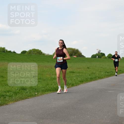 10.05.2026 - 8. Wedeler Halbmarathon Dr. Thomas Lammeyer http://msf.ph/oto/9696322 10.05.2026 11:24:16 Laufen  meine-sportfotos.de