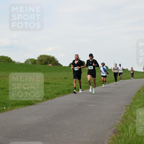 10.05.2026 - 8. Wedeler Halbmarathon Dr. Thomas Lammeyer http://msf.ph/oto/9696329 10.05.2026 11:24:18 Laufen 216, 122 meine-sportfotos.de