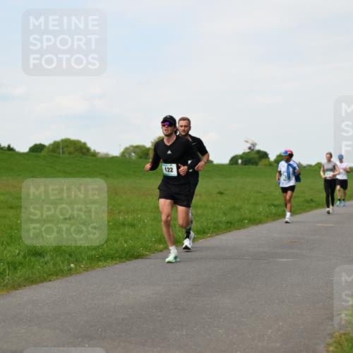 10.05.2026 - 8. Wedeler Halbmarathon Dr. Thomas Lammeyer http://msf.ph/oto/9696342 10.05.2026 11:24:20 Laufen 122 meine-sportfotos.de