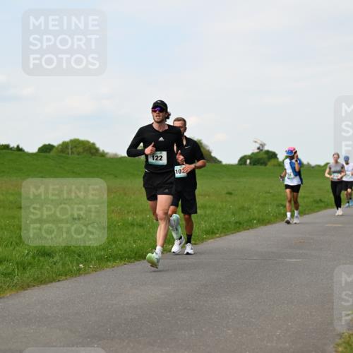 10.05.2026 - 8. Wedeler Halbmarathon Dr. Thomas Lammeyer http://msf.ph/oto/9696344 10.05.2026 11:24:20 Laufen 122 meine-sportfotos.de
