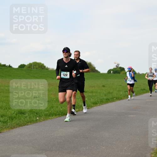 10.05.2026 - 8. Wedeler Halbmarathon Dr. Thomas Lammeyer http://msf.ph/oto/9696345 10.05.2026 11:24:20 Laufen 122 meine-sportfotos.de