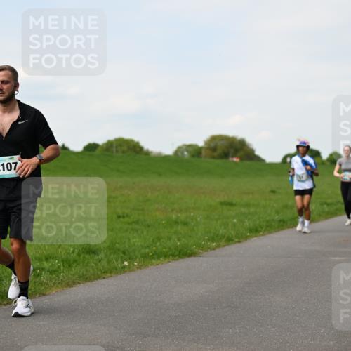 10.05.2026 - 8. Wedeler Halbmarathon Dr. Thomas Lammeyer http://msf.ph/oto/9696357 10.05.2026 11:24:22 Laufen 2107 meine-sportfotos.de